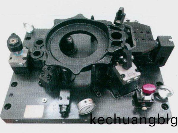 製動(dong)器底(di)闆(ban)液壓(ya)裌具